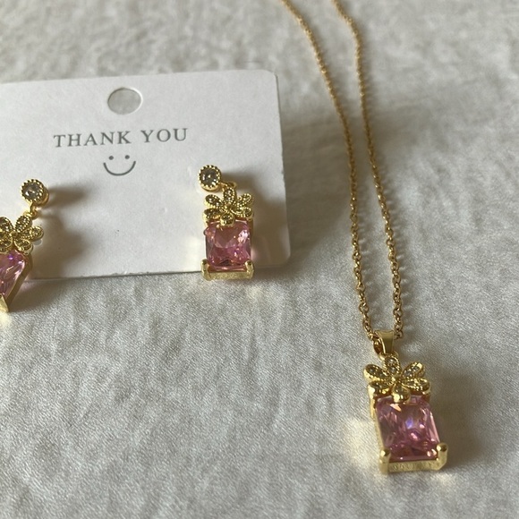 Unbranded: Gold tone Pink Gem with Daisy Rhinestone earrings & necklace - Picture 10 of 12
